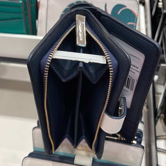 Kate Spade staci medium compact bifold wallet
POOLSIDE MULTI - Picture 5 of 16